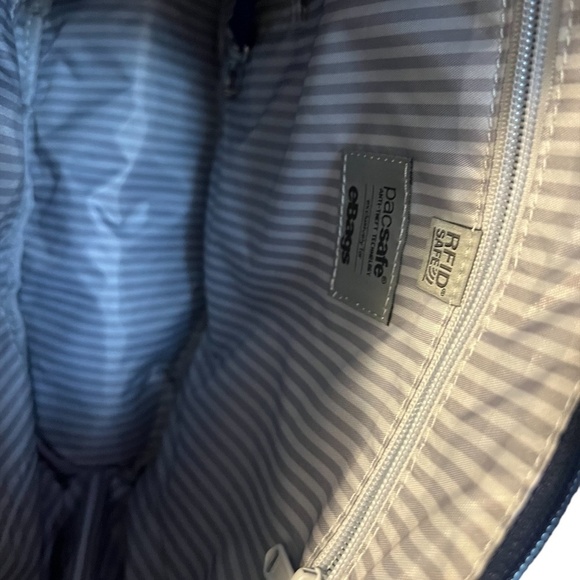 NWT Pacsafe City safe Cx Crossbody Blue Anti Theft Crossbody Moonshape Bag - Picture 5 of 16